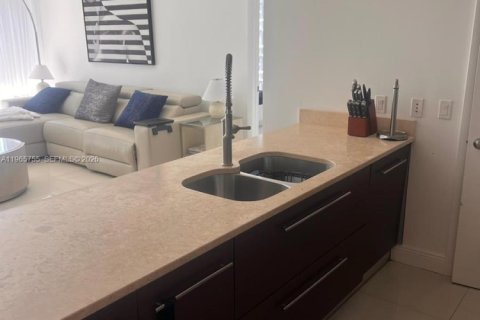 Condominio en alquiler en Miami, Florida, 2 dormitorios, 94.02 m2 № 2041751 - foto 4