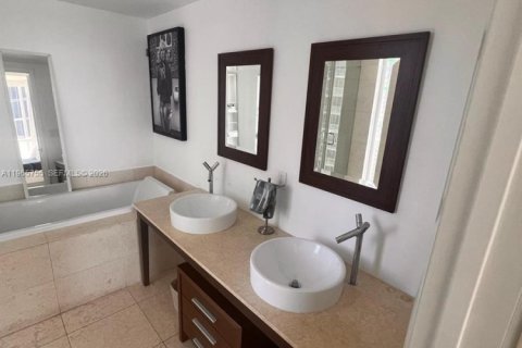 Condominio en alquiler en Miami, Florida, 2 dormitorios, 94.02 m2 № 2041751 - foto 23