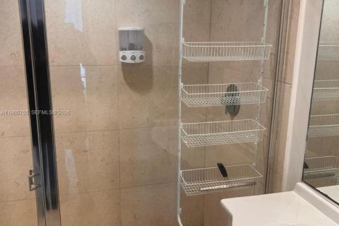 Condominio en alquiler en Miami, Florida, 2 dormitorios, 94.02 m2 № 2041751 - foto 10