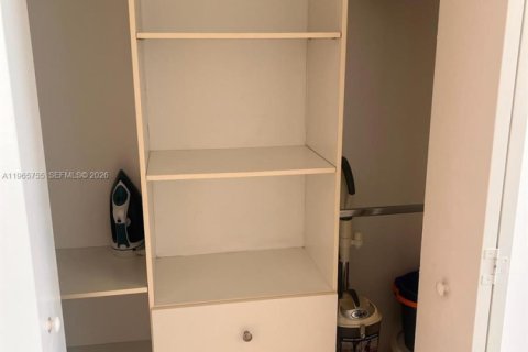 Condominio en alquiler en Miami, Florida, 2 dormitorios, 94.02 m2 № 2041751 - foto 16