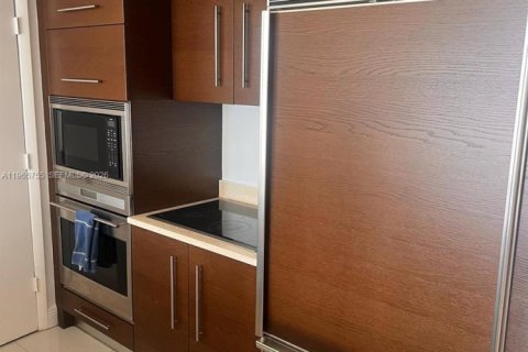 Condominio en alquiler en Miami, Florida, 2 dormitorios, 94.02 m2 № 2041751 - foto 7