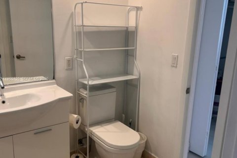 Condominio en alquiler en Miami, Florida, 2 dormitorios, 94.02 m2 № 2041751 - foto 11