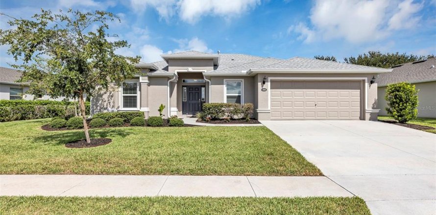 House in Leesburg, Florida 3 bedrooms, 172.98 sq.m. № 1885838