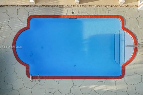 House in Miami, Florida 4 bedrooms, 226.22 sq.m. № 2041738 - photo 6