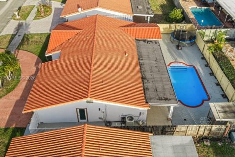 House in Miami, Florida 4 bedrooms, 226.22 sq.m. № 2041738 - photo 5