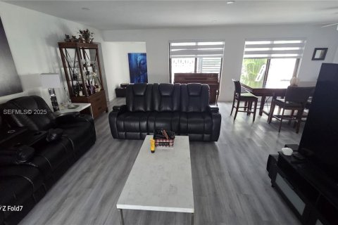 Villa ou maison à louer à Miramar, Floride: 2 chambres, 149.67 m2 № 1992138 - photo 2