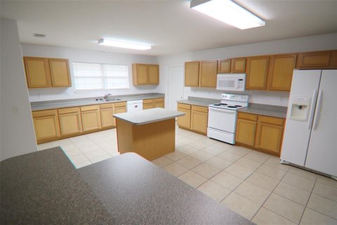 Villa ou maison à louer à Palm Coast, Floride: 4 chambres, 277.13 m2 № 2388590 - photo 2