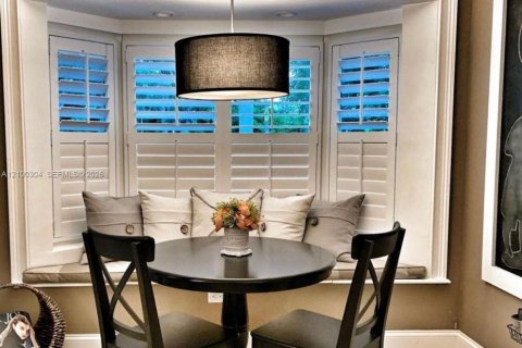 Casa en venta en Miami, Florida, 4 dormitorios, 230.58 m2 № 2420918 - foto 4