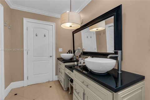 Casa en venta en Miami, Florida, 4 dormitorios, 230.58 m2 № 2420918 - foto 18
