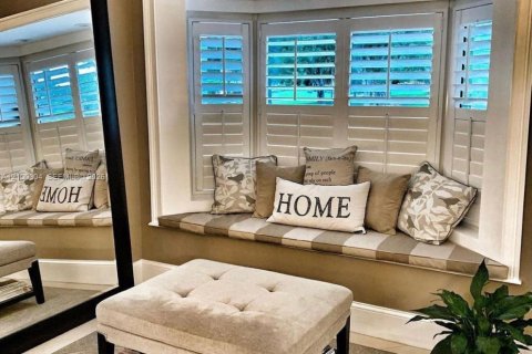 Casa en venta en Miami, Florida, 4 dormitorios, 230.58 m2 № 2420918 - foto 3