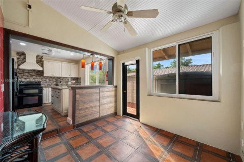 Снять в аренду виллу или дом в Уэст -Майами, Флорида 3 спальни, 135.64м2, № 2015962 - фото 8