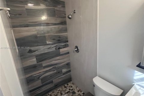 Casa en alquiler en Miami, Florida, 3 dormitorios, 205.22 m2 № 2008367 - foto 9