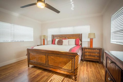 Casa en alquiler en Miami, Florida, 3 dormitorios, 205.22 m2 № 2008367 - foto 6