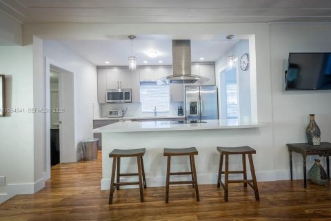 Casa en alquiler en Miami, Florida, 3 dormitorios, 205.22 m2 № 2008367 - foto 3