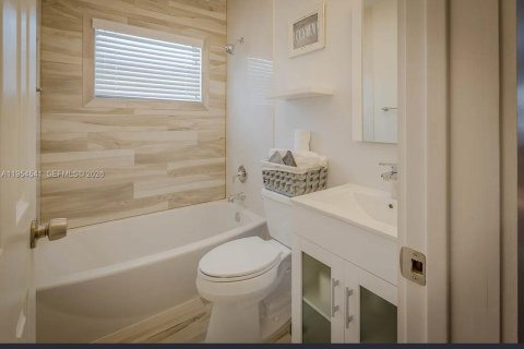 Casa en alquiler en Miami, Florida, 3 dormitorios, 205.22 m2 № 2008367 - foto 7