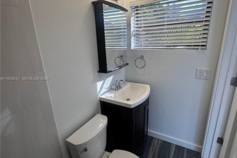 Casa en alquiler en Miami, Florida, 3 dormitorios, 205.22 m2 № 2008367 - foto 10