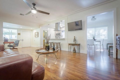 Casa en Miami, Florida 3 dormitorios, 205.22 m2 № 2008367