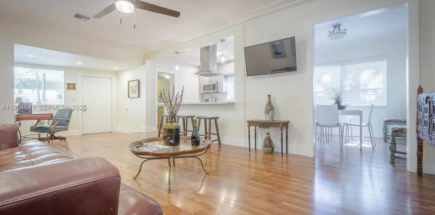 Casa en Miami, Florida 3 dormitorios, 205.22 m2 № 2008367