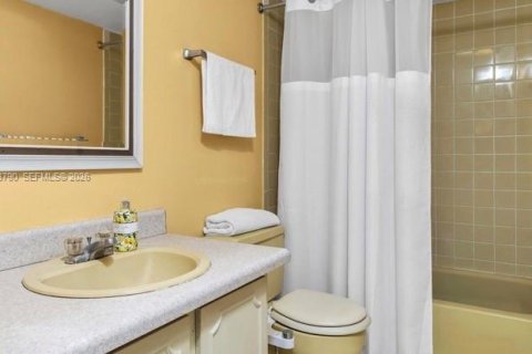 Condo in Dania Beach, Florida, 2 bedrooms  № 1996454 - photo 13