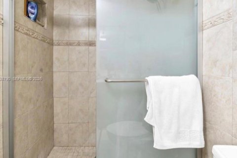 Condo in Dania Beach, Florida, 2 bedrooms  № 1996454 - photo 17