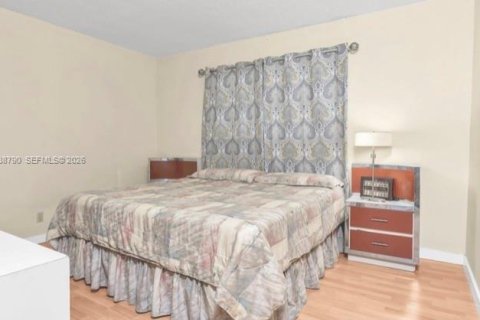 Condo in Dania Beach, Florida, 2 bedrooms  № 1996454 - photo 11