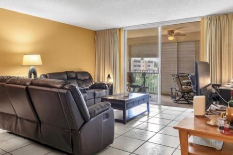 Condo in Dania Beach, Florida, 2 bedrooms  № 1996454 - photo 5