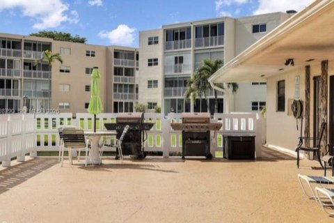 Condo in Dania Beach, Florida, 2 bedrooms  № 1996454 - photo 21