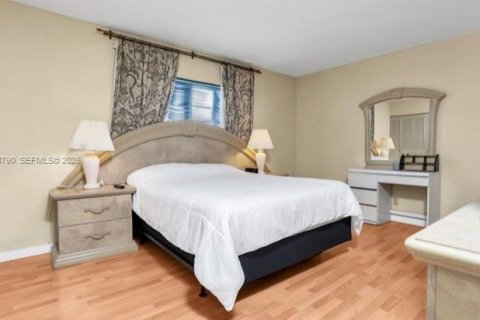 Condo in Dania Beach, Florida, 2 bedrooms  № 1996454 - photo 14
