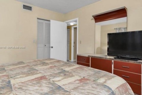 Condo in Dania Beach, Florida, 2 bedrooms  № 1996454 - photo 12