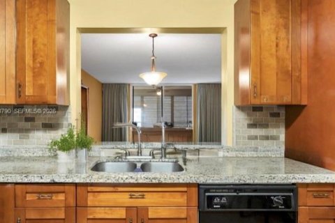 Condo in Dania Beach, Florida, 2 bedrooms  № 1996454 - photo 2