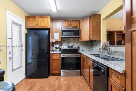 Condo in Dania Beach, Florida, 2 bedrooms  № 1996454