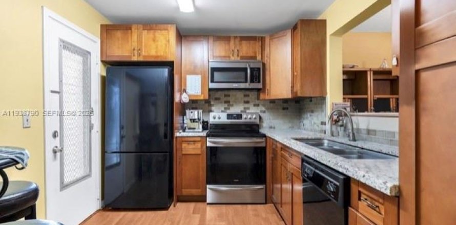 Condo in Dania Beach, Florida, 2 bedrooms  № 1996454