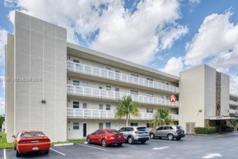 Condo in Dania Beach, Florida, 2 bedrooms  № 1996454 - photo 23