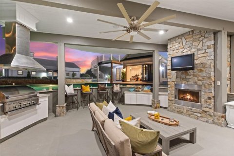 House in Chuluota, Florida 8 bedrooms, 1258.73 sq.m. № 2229389 - photo 3
