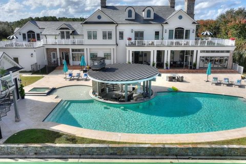 House in Chuluota, Florida 8 bedrooms, 1258.73 sq.m. № 2229389 - photo 2