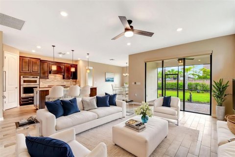 House in Bradenton, Florida 2 bedrooms, 174.56 sq.m. № 1751975 - photo 5