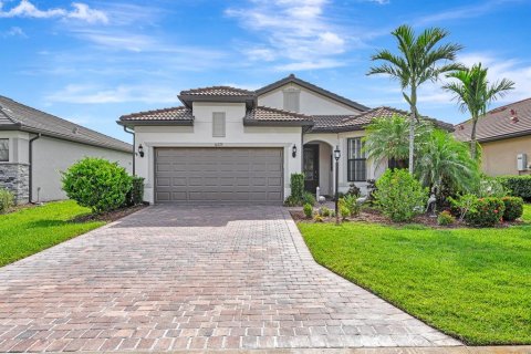 House in Bradenton, Florida 2 bedrooms, 174.56 sq.m. № 1751975 - photo 1