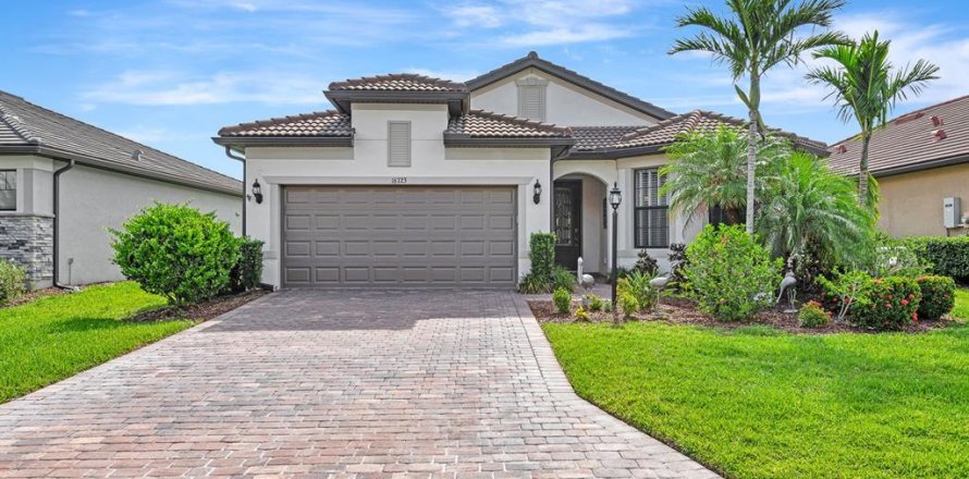 House in Bradenton, Florida 2 bedrooms, 174.56 sq.m. № 1751975