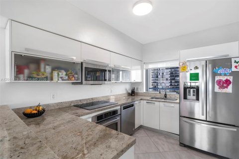 Купить кондоминиум в Майами, Флорида 2 спальни, 109.07м2, № 2244316 - фото 16