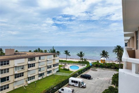 Condo in Hallandale Beach, Florida, 1 bedroom  № 2253374