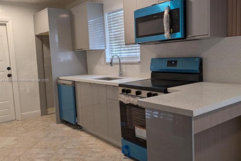 Casa en venta en Fort Lauderdale, Florida, 3 dormitorios, 89.19 m2 № 1836507 - foto 3