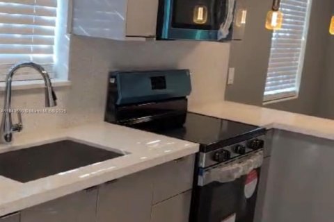 Casa en venta en Fort Lauderdale, Florida, 3 dormitorios, 89.19 m2 № 1836507 - foto 1