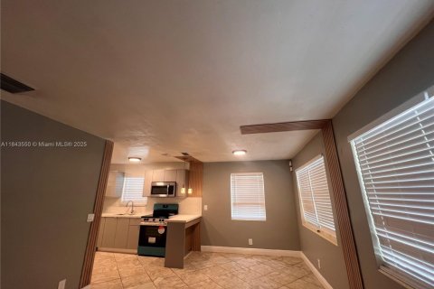 Casa en venta en Fort Lauderdale, Florida, 3 dormitorios, 89.19 m2 № 1836507 - foto 16