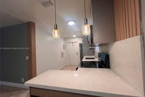 Casa en venta en Fort Lauderdale, Florida, 3 dormitorios, 89.19 m2 № 1836507 - foto 19