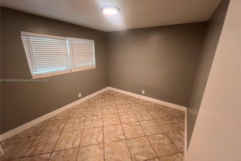 Casa en venta en Fort Lauderdale, Florida, 3 dormitorios, 89.19 m2 № 1836507 - foto 25