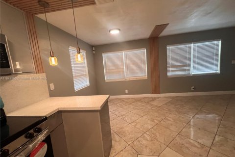 Casa en venta en Fort Lauderdale, Florida, 3 dormitorios, 89.19 m2 № 1836507 - foto 21