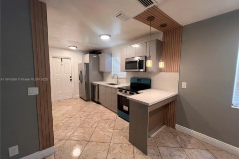 Casa en venta en Fort Lauderdale, Florida, 3 dormitorios, 89.19 m2 № 1836507 - foto 18