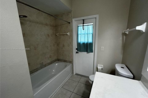 House in North Port, Florida 3 bedrooms, 164.44 sq.m. № 1927868 - photo 10