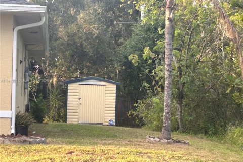 House in North Port, Florida 3 bedrooms, 164.44 sq.m. № 1927868 - photo 15