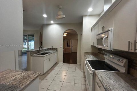 House in North Port, Florida 3 bedrooms, 164.44 sq.m. № 1927868 - photo 5